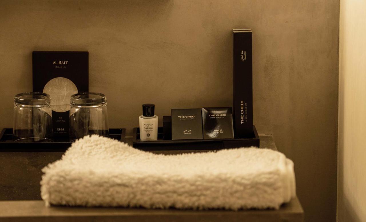 The Chedi Al Bait, Sharjah Hotell Exteriör bild A folded towel