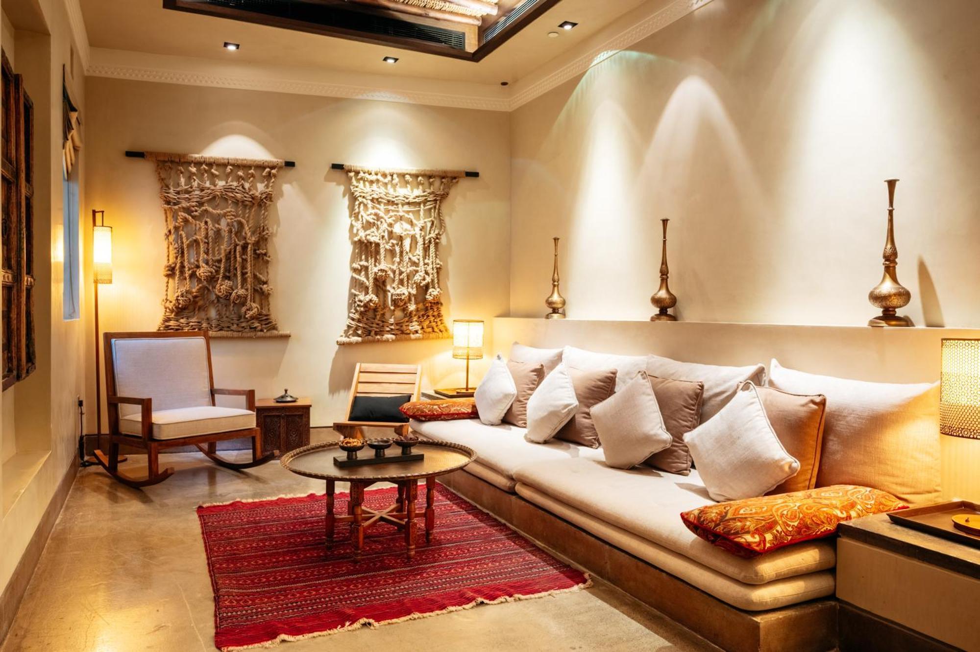 The Chedi Al Bait, Sharjah Hotell Exteriör bild A living room in a hotel