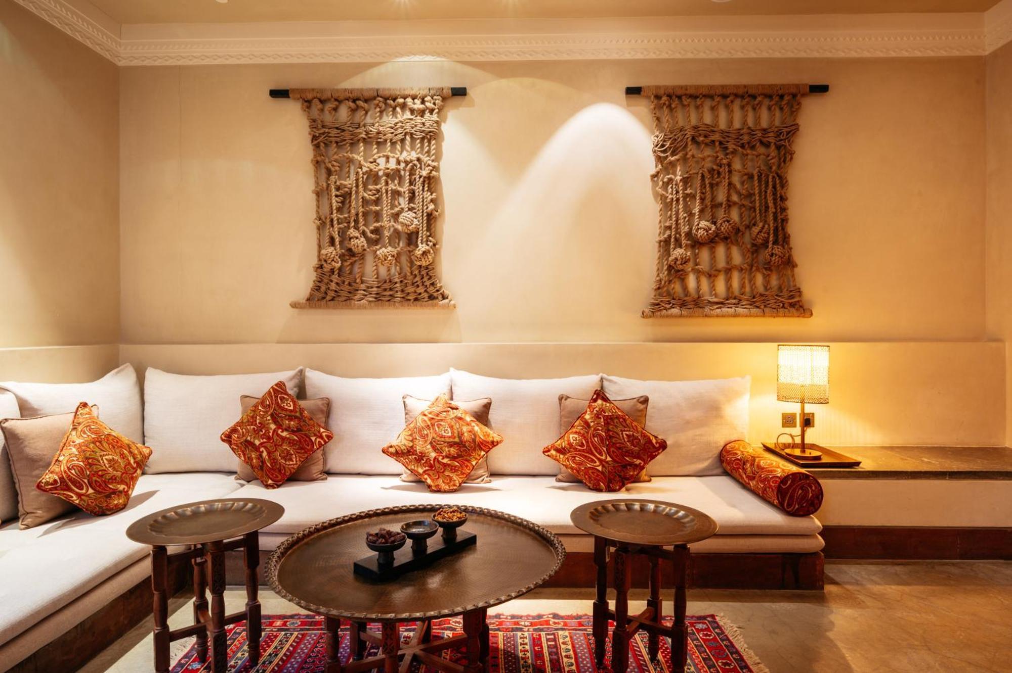 The Chedi Al Bait, Sharjah Hotell Exteriör bild A traditional Moroccan living room