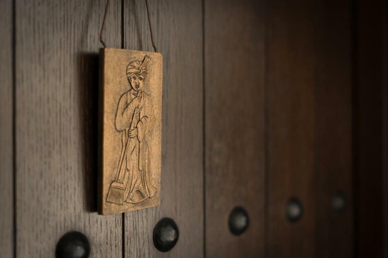 The Chedi Al Bait, Sharjah Hotell Exteriör bild A door plaque of Saint Roch