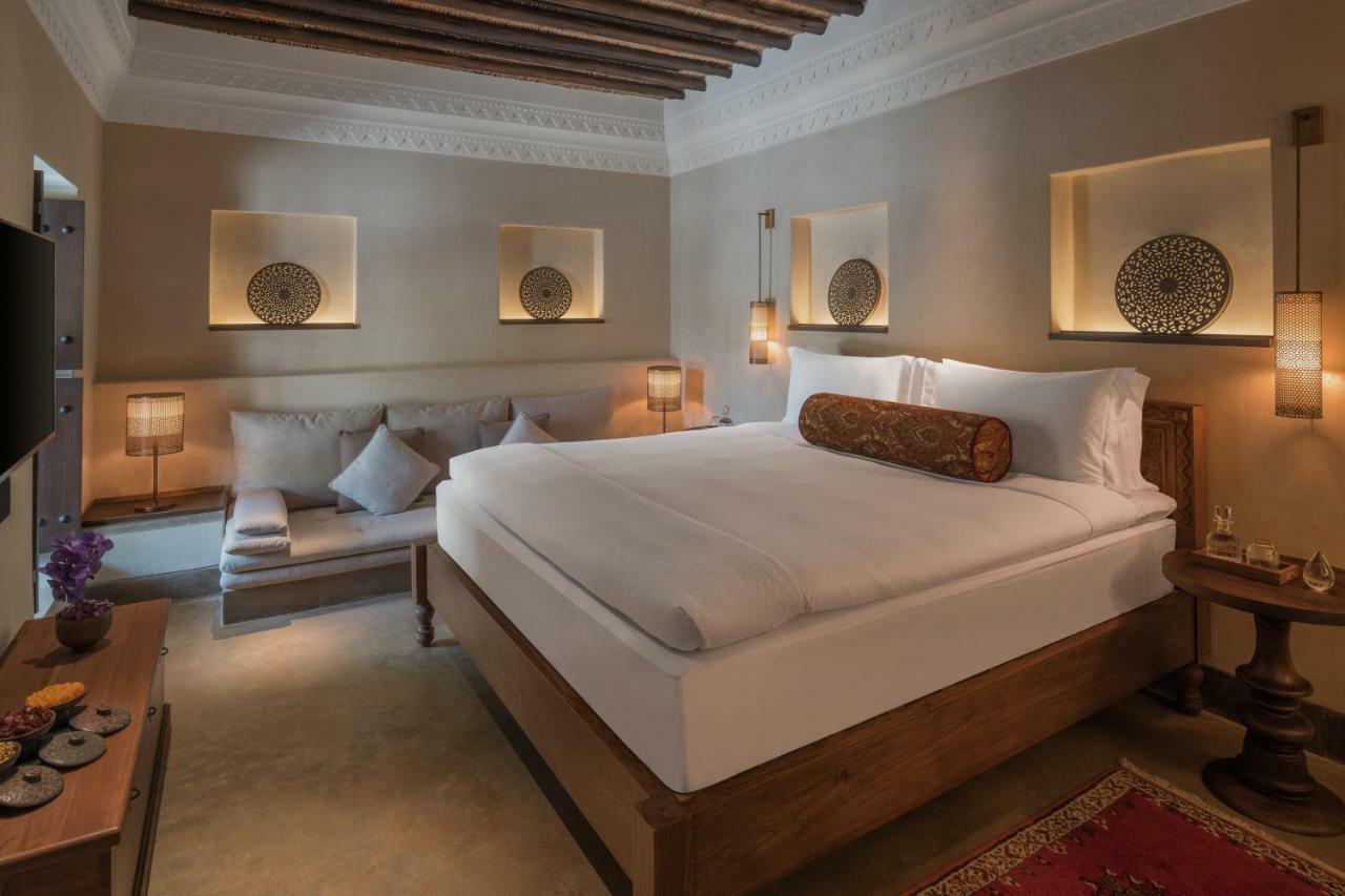The Chedi Al Bait, Sharjah Hotell Exteriör bild A bedroom at the hotel