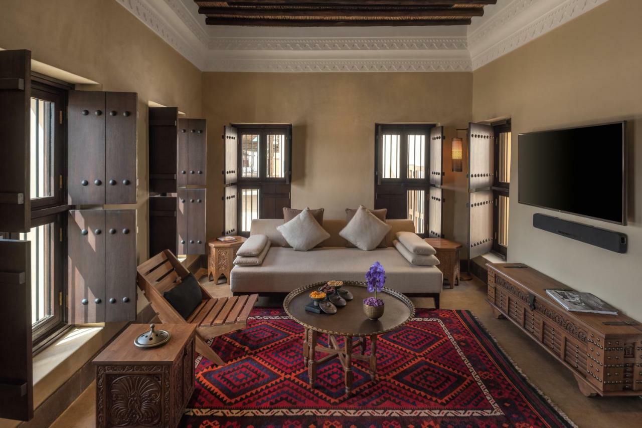 The Chedi Al Bait, Sharjah Hotell Exteriör bild A living room at the hotel