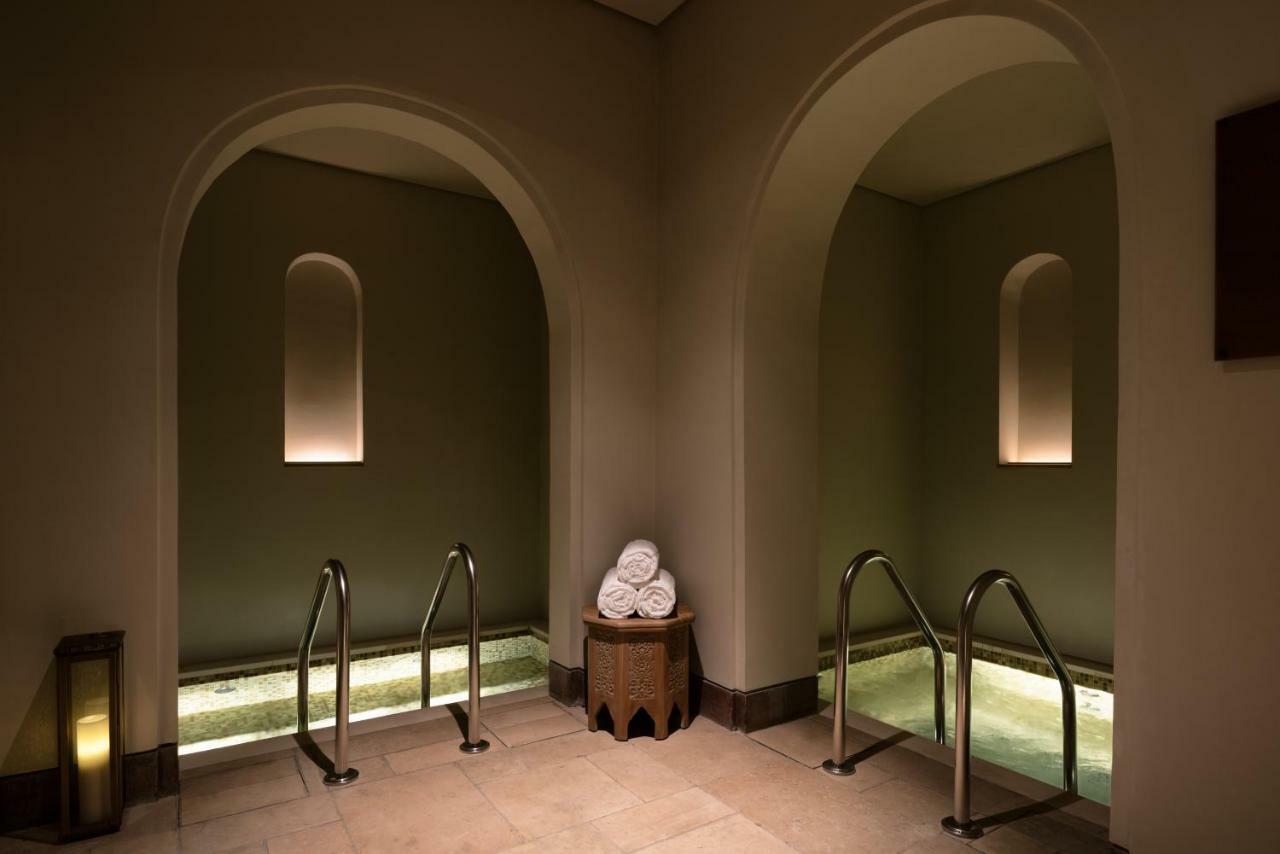 The Chedi Al Bait, Sharjah Hotell Exteriör bild The spa at The Connaught